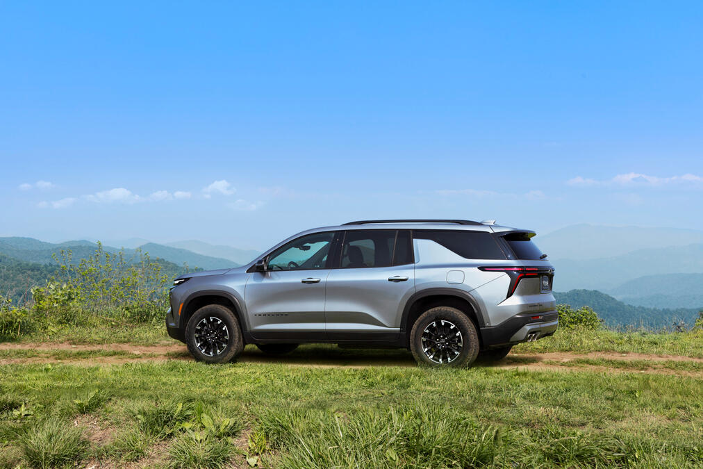 sterling gray 2024 chevrolet traverse z71 in pittstown, nj | Rossi Chevrolet Buick GMC