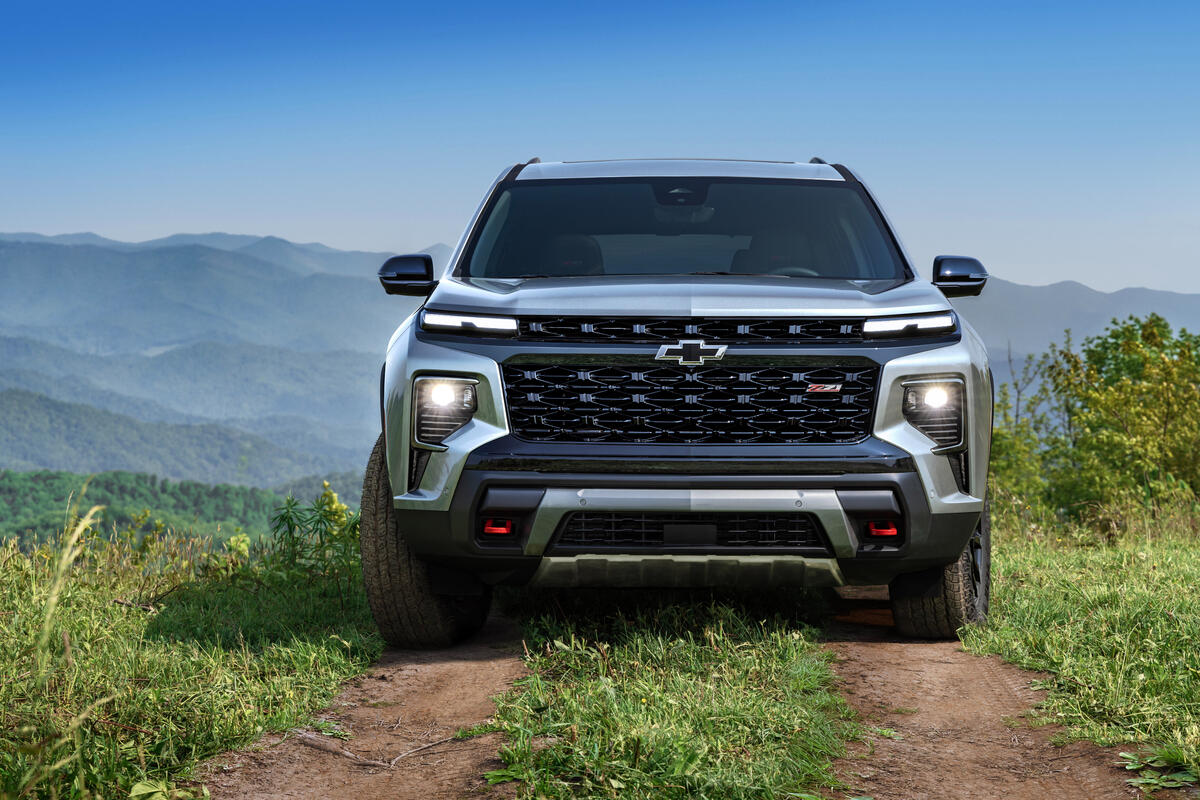 sterling gray 2024 chevrolet traverse z71 in flemington, nj | Rossi Chevrolet Buick GMC